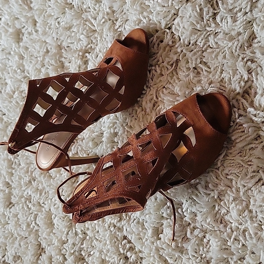 BCBG high heels size 8 orange